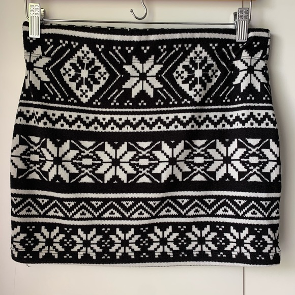 Dresses & Skirts - Knit body con skirt